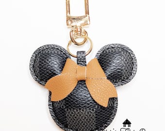 Llavero de Minnie Mouse a cuadros negros / Clips para llavero / Dijes para bolso de parque temático / Llavero / Colgante para bolso / Accesorios para bolso