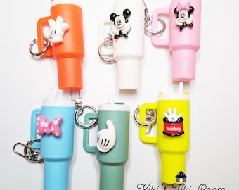 Llavero con forma de taza de agua pequeña simulada de RATÓN MÁGICO / Clips para llavero / Dijes para bolso de parque temático / Llavero / Colgante para bolso / Accesorios para bolso