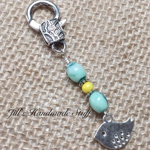 Amuleto para tirador de cremallera con cuentas: marcador de punto de crochet de pájaro; amuleto para llavero, billetera o bolso; regalo para el Día de la Madre