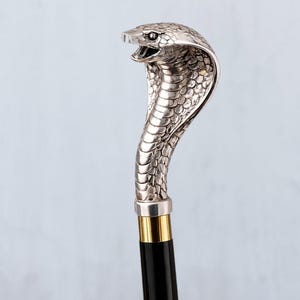 Ayuda de apoyo, bastón: bastón con cabeza de cobra, bastones de madera