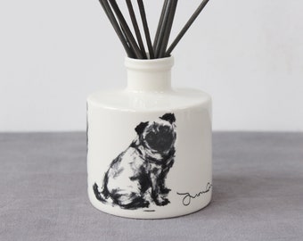 Elegancko zaprojektowany, ceramiczny dyfuzor z patyczkami w kształcie mopsa, ceramiczny dyfuzor olejków eterycznych, prezent dla miłośnika psów
