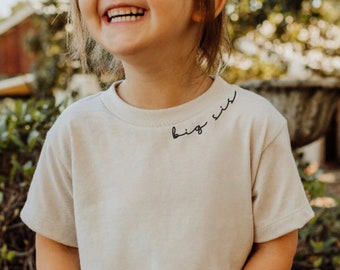 Big sis on neckline cursive minimalist shirt, coming home from hospital, baby shower, neutral beige t shirt, pregnancy reveal