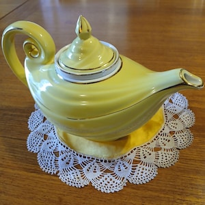 Vintage Hall Aladdin Art Deco yellow tea pot