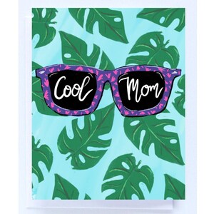 Tarjeta del Día de la Madre Cool Mamá Gafas de Sol Monstera Leaves