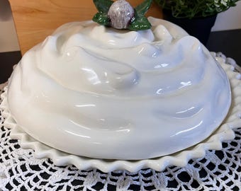 Vintage Ceramic Pie Dome with Fruit Handle Trompe-l'oeil Meringue Pie Cover 1980s Retro Kitchen Décor Handcrafted Cake or Tart Server Lid