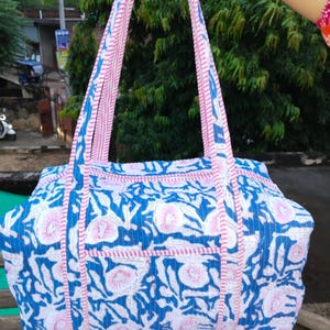 Große gesteppte Baumwoll-Reisetasche, Schultertasche, Blumendruck, waschbar Taschen, Reisetasche, umweltfreundliche Einkaufstasche Boho Yoga Beach Weekender Taschen