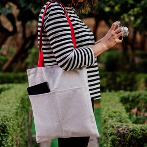 Recycelte vielfältig einsetzbare Tote Bag mit Taschen innen und außen – Nachhaltige wasserabweisende Tragetasche - Stofftasche für jeden Tag
