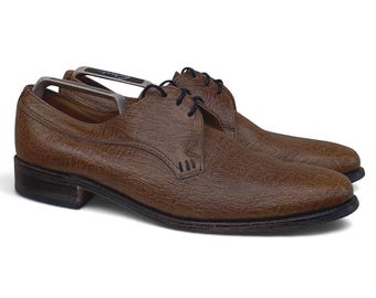 Scarpe Derby Loake England in pelle martellata color cuoio, brogue con cucitura Goodyear