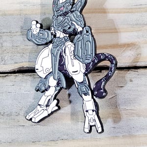 Pin de esmalte personalizado inspirado en Mewtwo PK