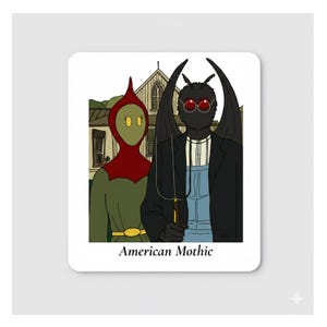 Puede incluir: Impresión cuadrada con una ilustración de dibujos animados de dos figuras frente a una casa. Una figura lleva una capucha roja y un vestido verde, la otra es una figura parecida a una polilla con un traje negro. El texto "American Mothic" está en la parte inferior.