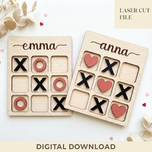 Puede incluir: Dos tableros de tres en raya de madera con nombres personalizados, uno con O's rojos y el otro con corazones rojos. Las fichas del juego son X negras. El texto "LASER CUT FILE" y "DIGITAL DOWNLOAD" son visibles.