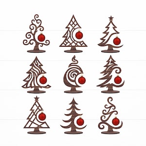 Puede incluir: Nueve adornos de árbol de Navidad de madera en varios diseños. Cada árbol es marrón con una bola roja. Los árboles tienen diferentes patrones y formas recortadas, incluyendo remolinos, formas geométricas y siluetas de árboles tradicionales. Se muestran sobre un fondo blanco.