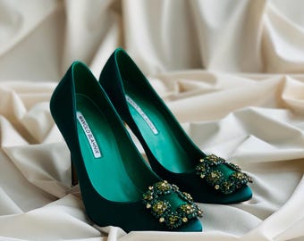 Vintage Manolo Blahnik Emerald Satin Crystal Buckle Heels – Iconic Carrie Bradshaw Style