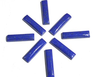 Cabochão de Lápis-Lazúli: Pedra Preciosa Retangular Longa com Fundo Plano