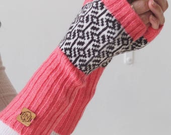 Geometric - Cosy Winter Wrist Warmers