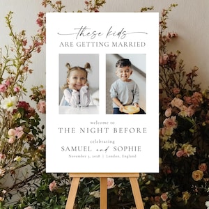 Op de afbeelding: Een wit bord op een houten ezel met de tekst "Deze kinderen gaan trouwen." Twee foto's van kinderen staan boven de tekst. Het bord verwelkomt gasten op "The Night Before" de bruiloft van Samuel en Sophie.
