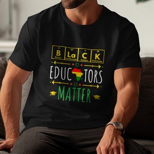 Schwarzes Erzieher Matter T-Shirt, Periodensystem, Afrika Karte, Abschlusskappe, Lehrer Shirt, Schule T-Shirt, Pro Erzieher, Geschenk unterrichtend