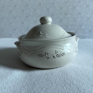 Vintage Pfaltzgraf Heirloom 2 Quart Casserole Dish With Lid