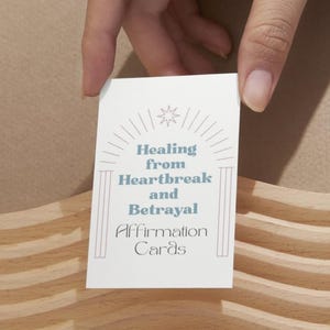 20 Tarjetas de Afirmaciones Sanadoras para Desamor y Traición - Amor Propio y Recuperación Emocional - Baraja Digital Imprimible - Fondos Crema y Blanco