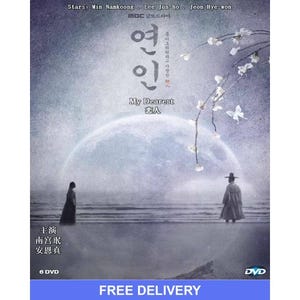 Pode incluir: Uma capa de conjunto de DVD com uma cena monocromática de duas figuras numa praia sob uma lua grande. O texto diz Stars: Min Namkoong, Lee Jun-ho, Jeon Hye-won, MBC, My Dearest e 6 DVD. Um ramo com flores brancas pende no lado direito.