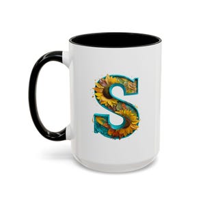 Taza con monograma de girasol, taza personalizada con la letra S, regalo personalizado perfecto para amantes del café, clubes de lectura o mamás.