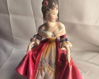 ロイヤルドルトン 1957年 サザンベル HN 2229 フィギュア ボーン