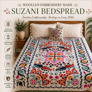 Puede incluir: Un cubrecama Suzani con bordados florales y geométricos vibrantes en rojo, rosa, azul y naranja sobre un fondo blanco. El cubrecama se muestra en una cama con almohadas a juego. El texto en la imagen dice "Suzani Bedspread".