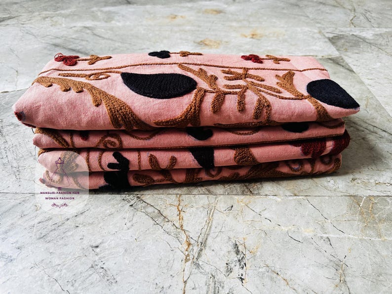 Handgemaakte Suzani plaid | Geborduurd babyroze Nederlands katoenen laken | Wandkleden | Suzani-katoenen sprei | Cadeau voor haar. afbeelding 3
