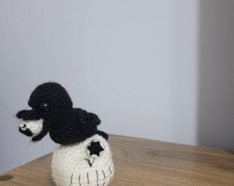 amigurumi raven on skull  crochet pattern halloween crow goth decor