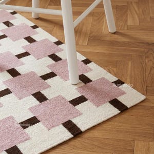 Tappeto in lana a trama piatta con mosaico rosa / Tappeto geometrico a rombi per arredamento moderno / Tappeto color crema/marrone cipria / Tappeto per soggiorno e camera da letto