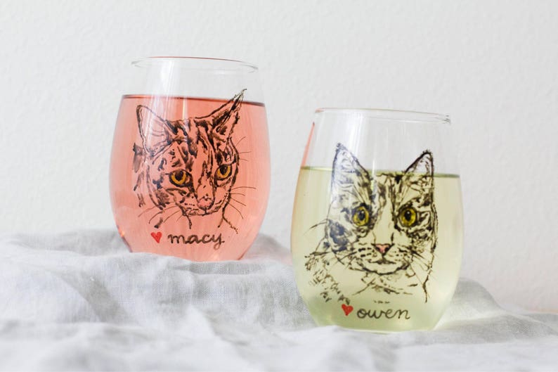 Dog and Cat Wine Glass Set of Two, Personalized Cat Wine Glass Set, Cat Dog Lover Gift, Cat Portrait Wine Glasses, Custom Wine Glasses image 2