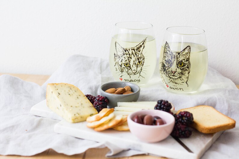 Dog and Cat Wine Glass Set of Two, Personalized Cat Wine Glass Set, Cat Dog Lover Gift, Cat Portrait Wine Glasses, Custom Wine Glasses image 6