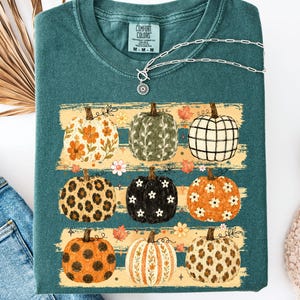 Comfort Colors® パッチワークパンプキンシャツ、柄入りパンプキングリッドTシャツ、チェック柄レオパードフローラルパンプキン、秋のパンプキンパッチギフト