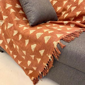Bohobruine geometrische katoenen deken, boerderijdecor blokprint plaid, Indiase handgemaakte katoenen sprei, decoratieve bankdeken