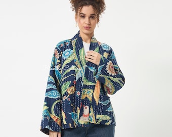 Chaqueta Kantha de pavo real azul, abrigo acolchado de algodón hecho a mano, chaqueta boho floral azul marino, ropa artesanal india, tallas para mujer XS–3XL