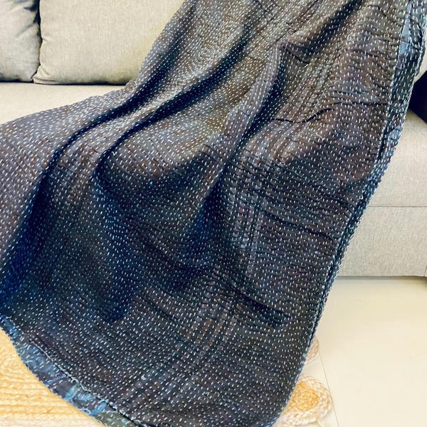 Handgefärbte Indigo Kantha Quilt, Vintage Queen, reversierbare, natürlich gefärbte blaue Kantha Tagesdecke, Überwurf