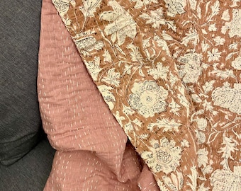 Salmon Peach Floral Minimal Kantha Quilt Pure Cotton Kantha Throw Blanket Bedspread Coverlet Kantha Bed Cover Boho Indian Hippie Quilt