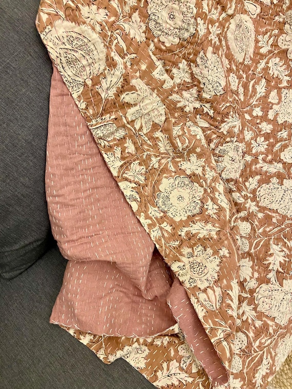 Salmon Peach Floral Minimal Kantha Quilt Pure Cotton Kantha Throw Blanket Bedspread Coverlet Kantha Bed Cover Boho Indian Hippie Quilt