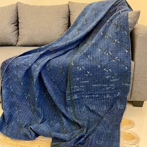 Handgefärbte Indigo Kantha Steppdecke, Vintage Twin, Wendedecke, natürlich gefärbte blaue Kantha Tagesdecke