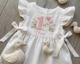 Abito morbido da bambina con coniglietto e fiori selvatici ricamati a mano, vestito in lino per neonata, vestito per il primo compleanno