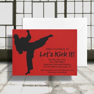 Puede incluir: Una tarjeta de invitaci&oacute;n rectangular roja con la silueta negra de una persona realizando una patada de artes marciales. El texto dice: Aiden is turning 6, so Let's Kick It! Saturday, March 21st from 1:00-3:00pm South Main Taekwondo Academy 1611 W. Highway 360, Austin, TX RSVP to Jennifer at 512.555.1212 (call or text) Please wear loose clothing.