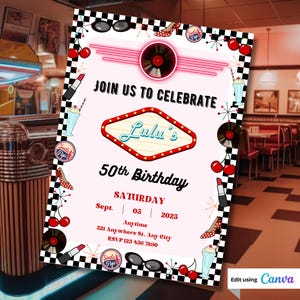 Könnte beinhalten: Eine Geburtstagseinladung im Retro-Stil mit rosa Hintergrund und einem schwarz-weiß karierten Rand. Die Einladung enthält den Text "Join Us To Celebrate" und "Lulu's 50th Birthday". Dekorative Elemente sind Kirschen, Lippenstift und eine Schallplatte.