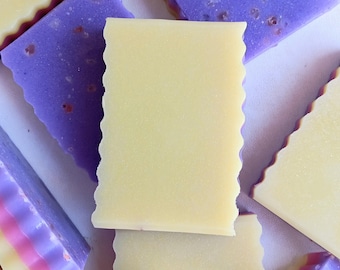 Saponetta artigianale al latte di capra Citrus Garden - Arancia, pompelmo, oli essenziali di lavanda, design a strati "alba", sapone naturale idratante fatto a mano.