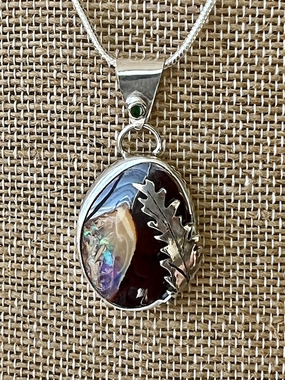 Opal with leaf pendant