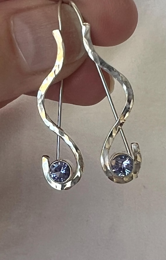 Tanzanite on curved hammered silver earrings