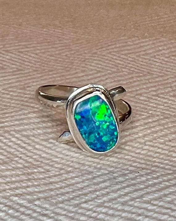 Split ring opal doublet