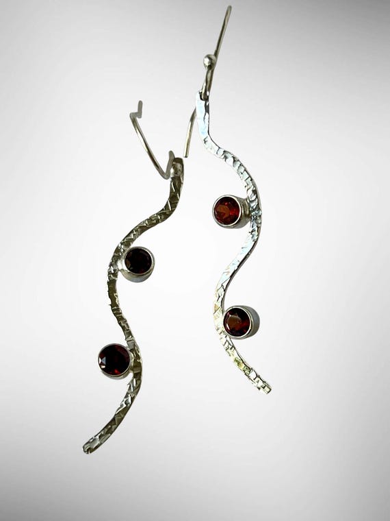 Crimson Currents in Hammered Silver Garnet Sterling Earrings