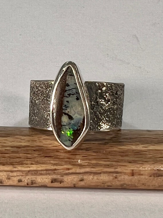 Opal with a green flash ring