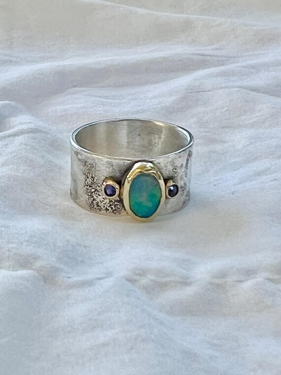 Lightning Ridge opal and purple sapphire ring