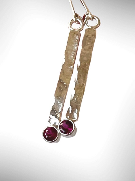 Matchstick earrings of sterling silver and Rhodolite garnet